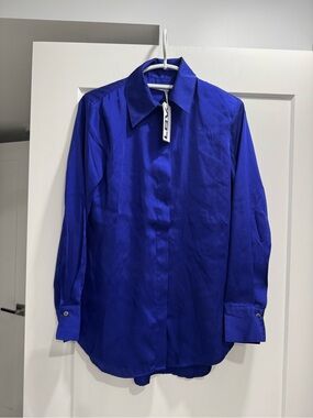 Women’s Royal Blue Long-Sleeve Button Shirt. Hidden silver buttons. Size XS